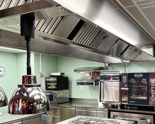 Une hotte pro dans une cuisine privée, quel confort !